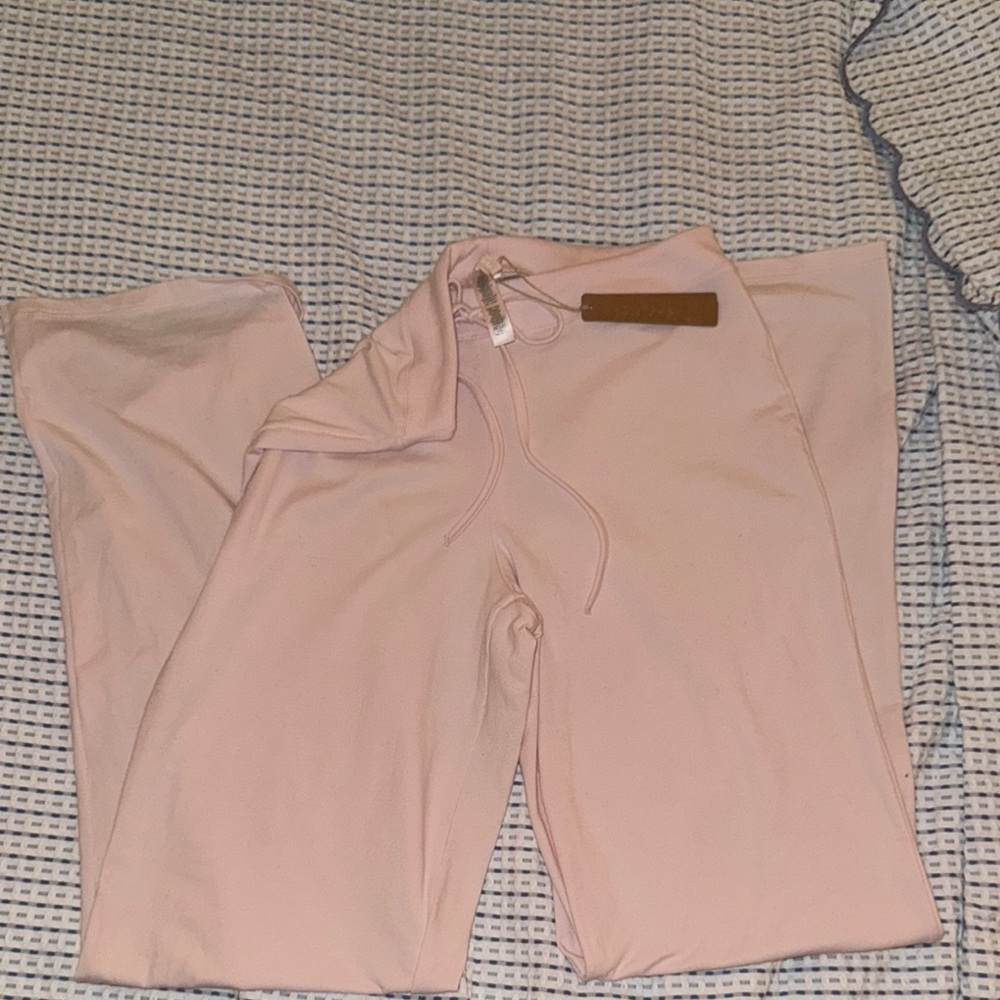 SKIMS Soft Pink Lounge Pants